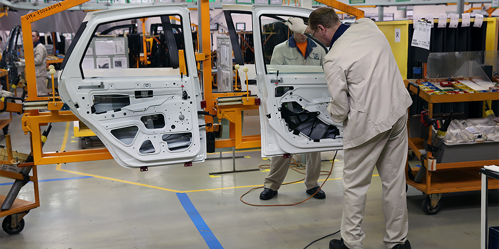 Производство автомобилей в России за год снизилось на 7%