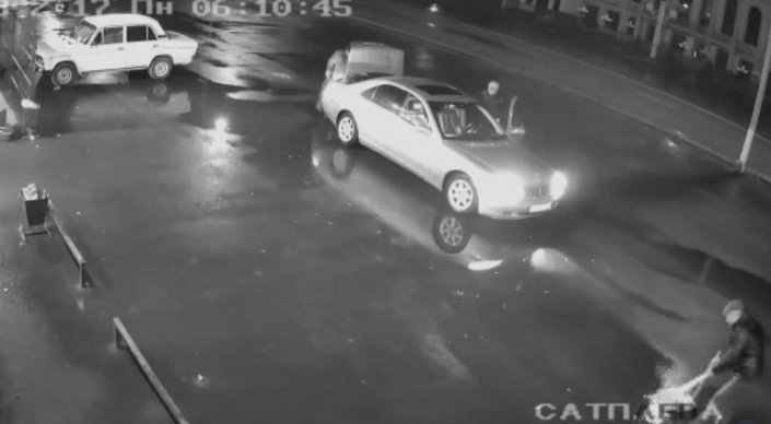 Дерзкий угон иномарки в Таразе попал на видео