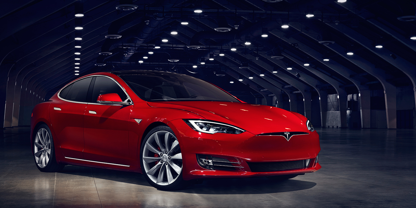 Продажи электрокаров Tesla в России упали на треть в 2016 году