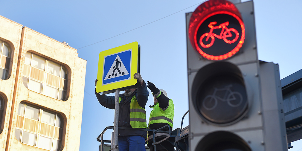 В Москве начали установку новых дорожных знаков