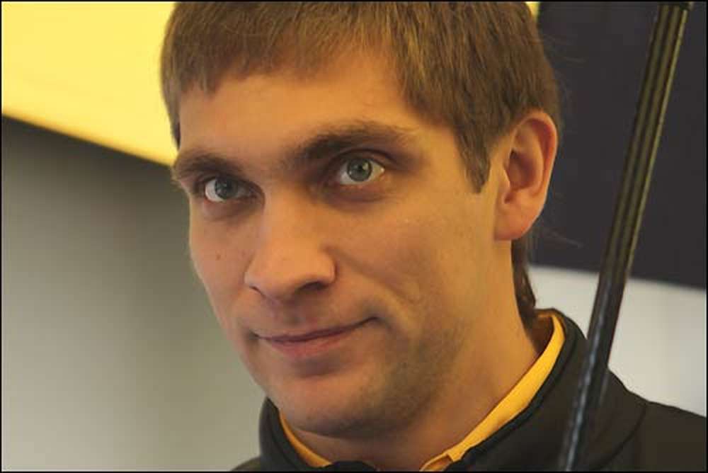 Lotus и Renault подписали контракт