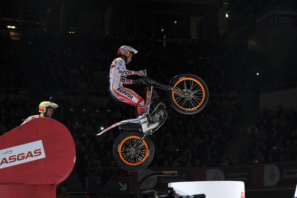 FIM X-Trial 2017: Тони Боу выиграл первый этап в Барселоне