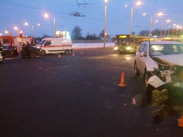 В столкновении Opel и Mitsubishi в Минске пострадал один из водителей