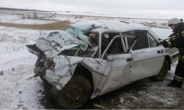 Трое взрослых и ребенок погибли в ДТП в Саратовской области