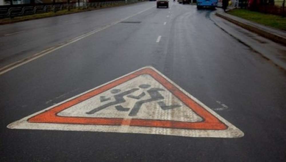 В Гомеле Mercedes с «крутым» номером сбил ребенка во дворе