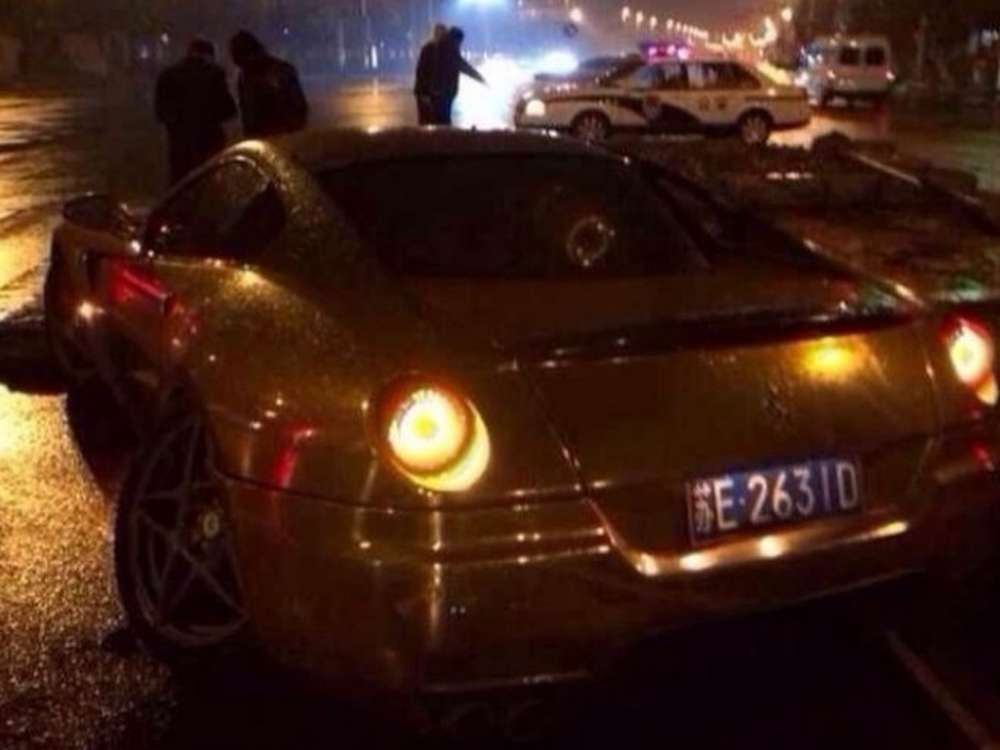 В Китае разбили позолоченную Ferrari 599 GTB Fiorano
