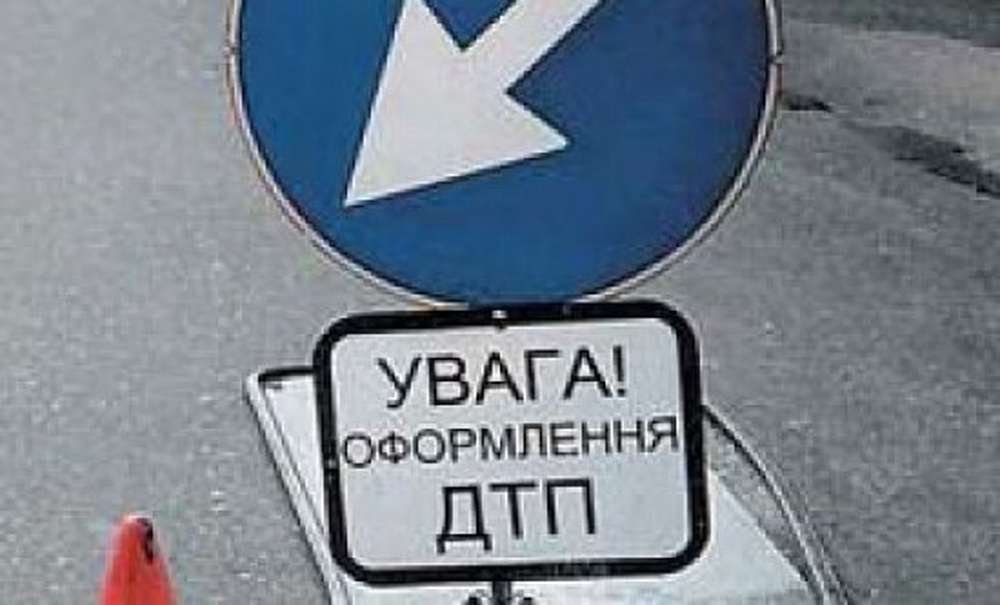 ДТП в Киеве: на проспекте Бажана Москвич врезался в переход