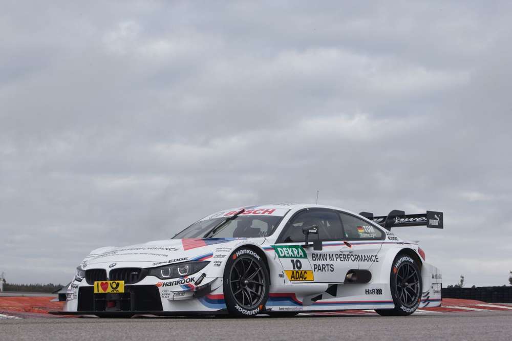 Компания BMW представила гоночную M4 DTM