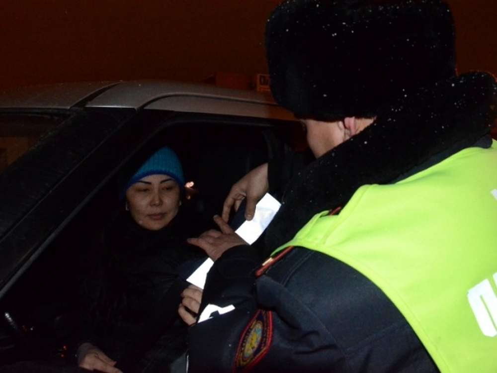 В Казахстане полицейские провели «флешмоб» для автомобилистов