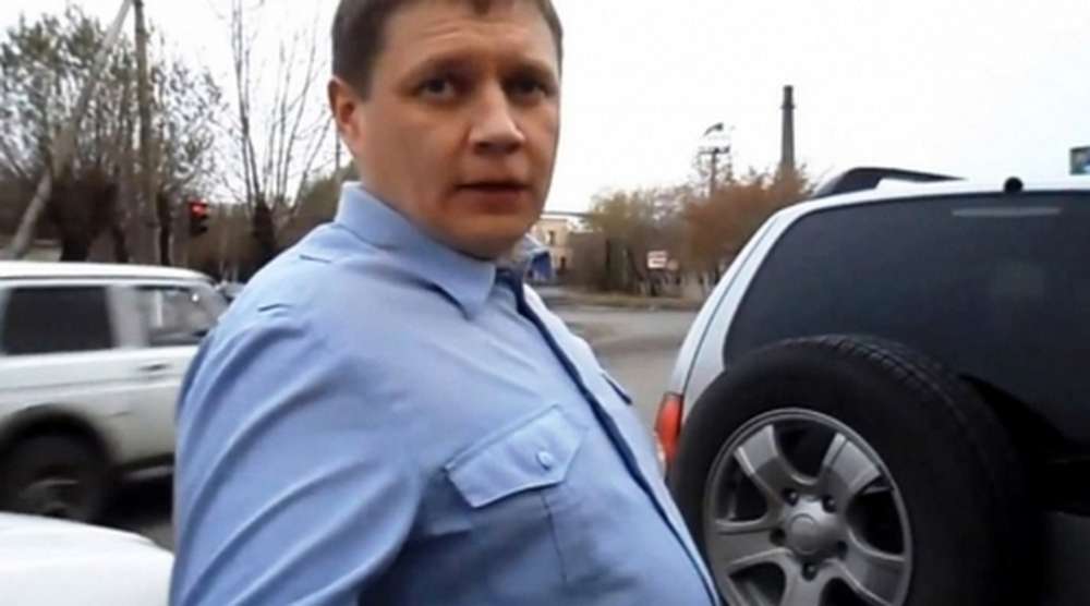 Водительские права отобрали у "засветившегося" в Сети полицейского из Петропавловска