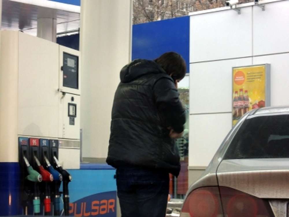 Автомобилистов попросили жаловаться на плохой бензин