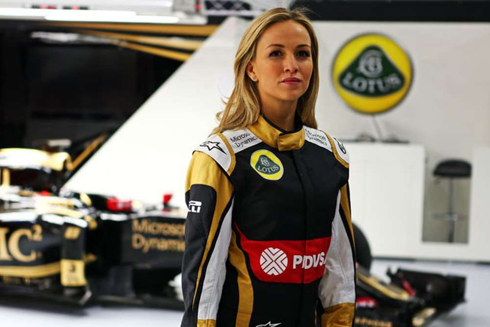 В Lotus F1 подписали контракт с Кармен Хорда