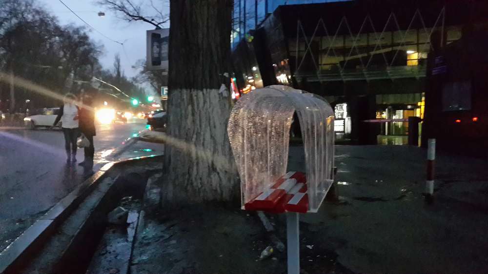 В Казахстане придумали оригинальный способ защиты пешеходов на переходах