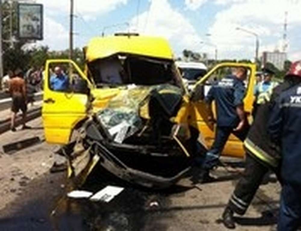 В Украине столкнулись автобус и троллейбус: 5 человек погибли, 21 травмирован