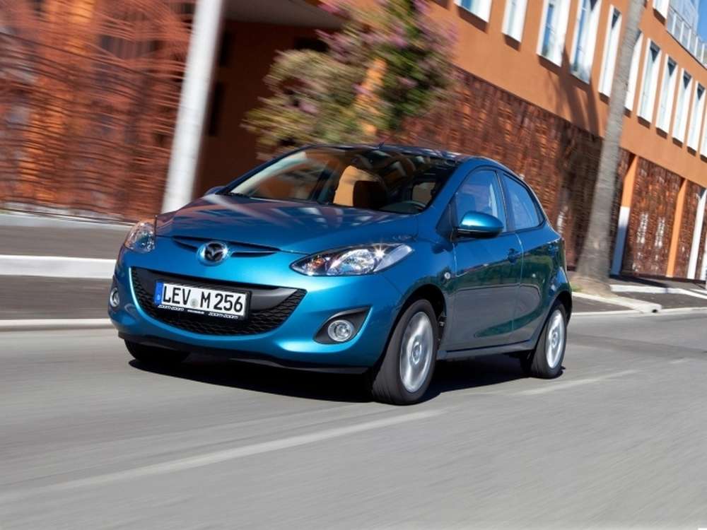 Новую Mazda2 заметили на тестах