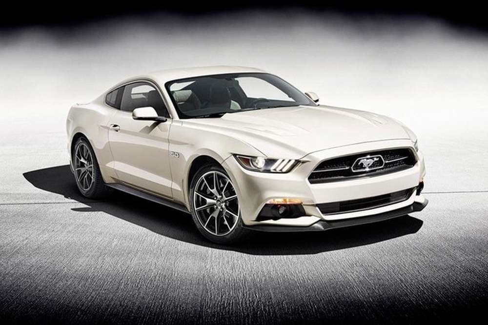 Chevrolet Camaro поздравил Ford Mustang с 50-летием