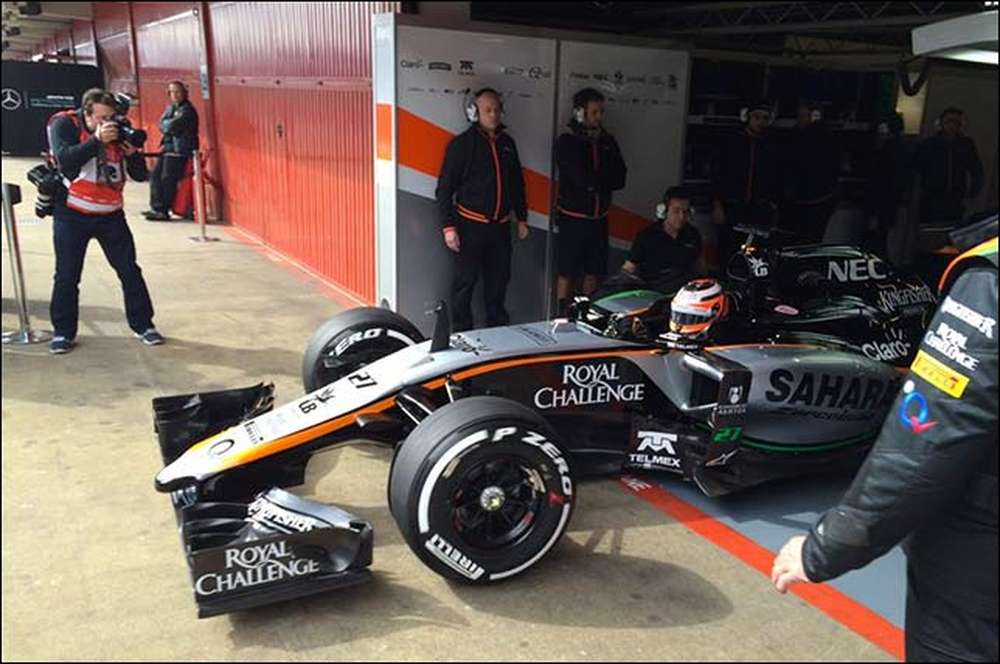 Force India VJM08 покинула боксы