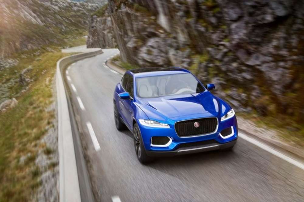 Первый кроссовер Jaguar вышел на тесты