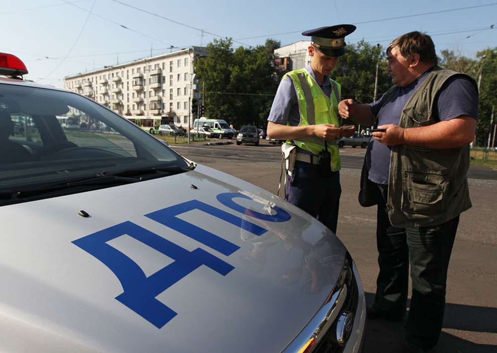 Штраф в 2000 рублей могут ввести за использование резины не по сезону
