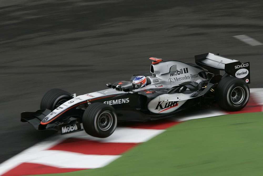 В McLaren отрицают, что Баттон получил травму ноги