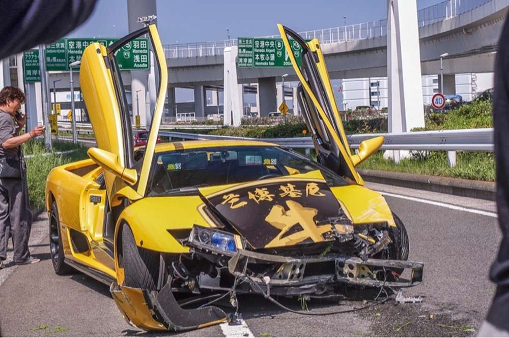 В Токио разбилась Lamborghini Diablo