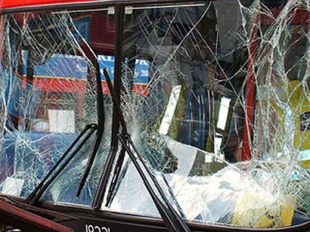 В Баку автобус попал в аварию, пострадали 6 человек