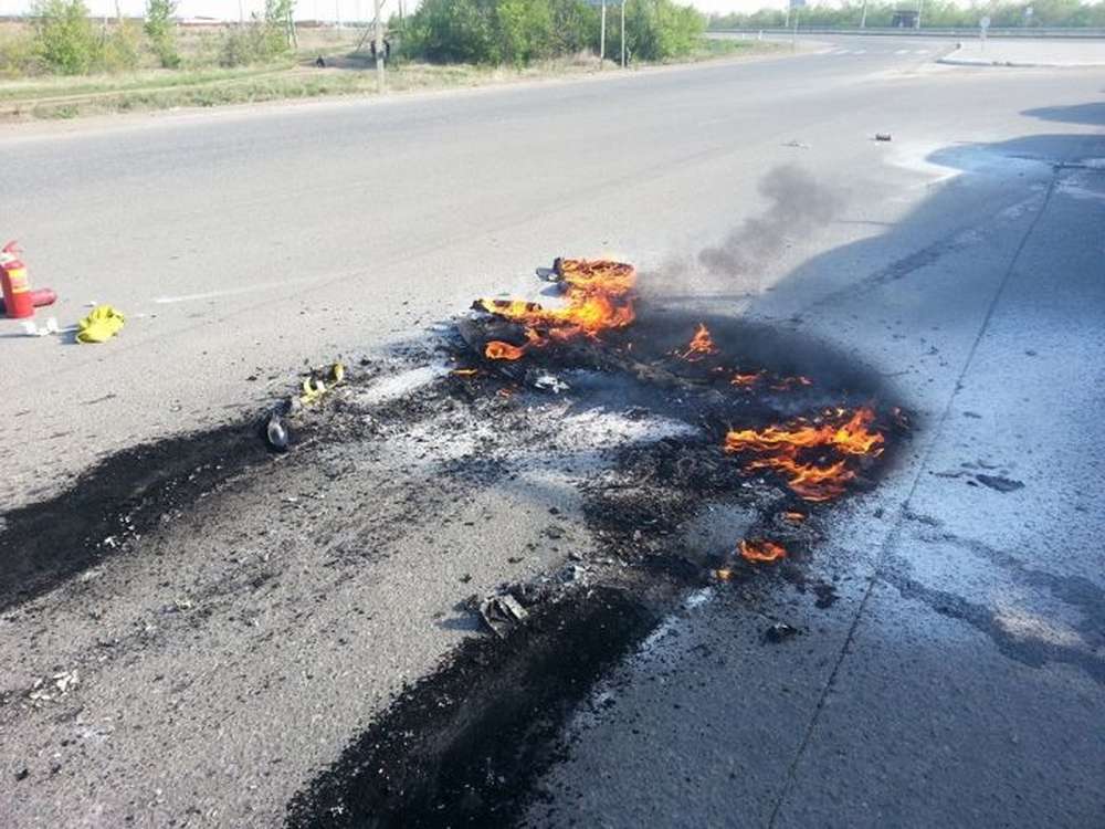 На трассе под Астаной загорелся Фольксваген Пассат<