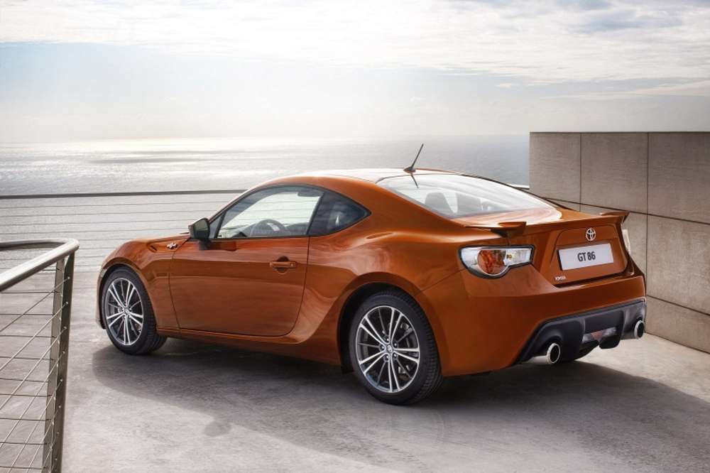 Обновленное купе Toyota GT 86 появится в России летом