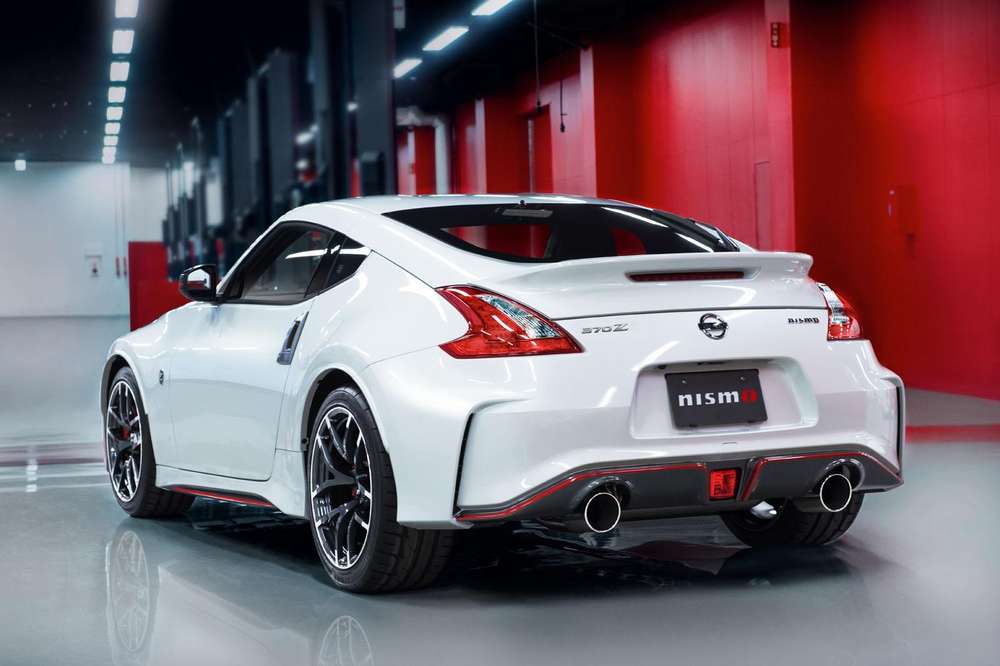 Nissan выпустил тизер 370Z Nismo 2015, премьера которого состоится 16 мая