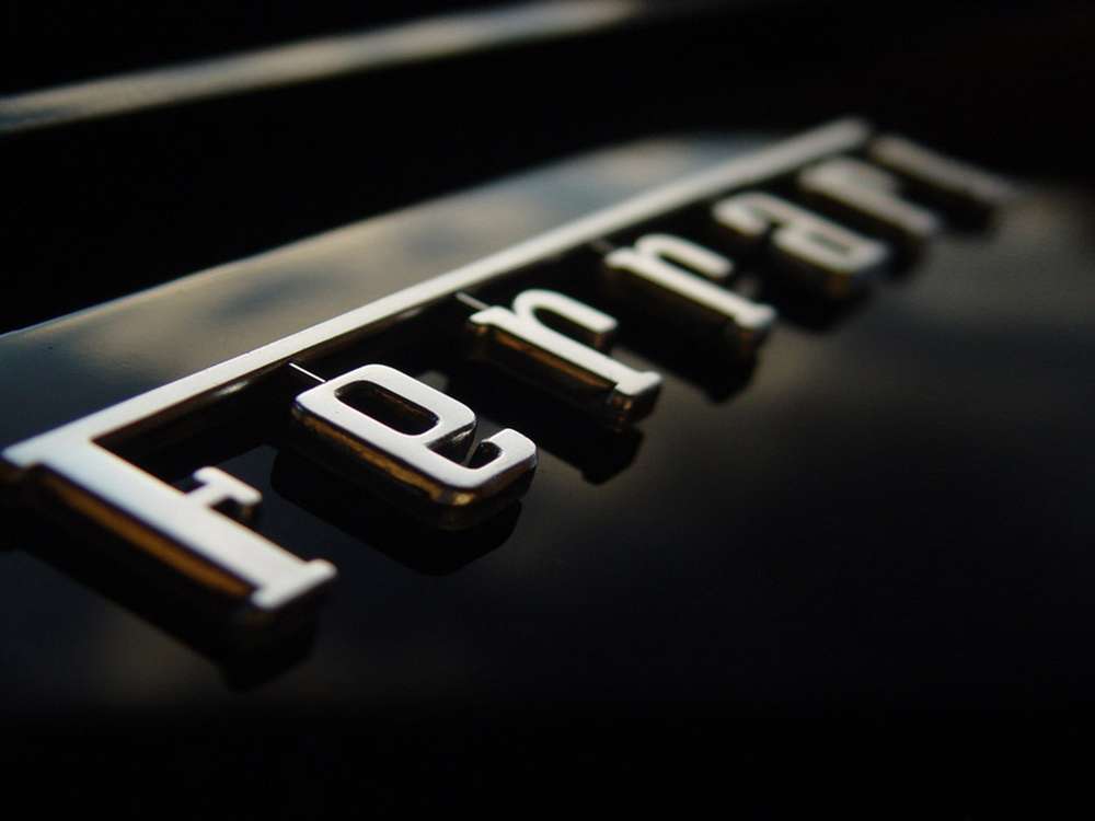 Кто в Баку будет за миллионы покупать Ferrari?