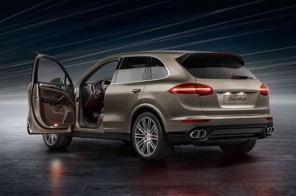 Обновленный Porsche Cayenne сфотографировали без камуфляжа