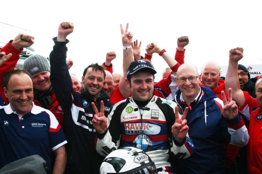 Майкл Данлоп выиграл гонку RL360 Superstock TT