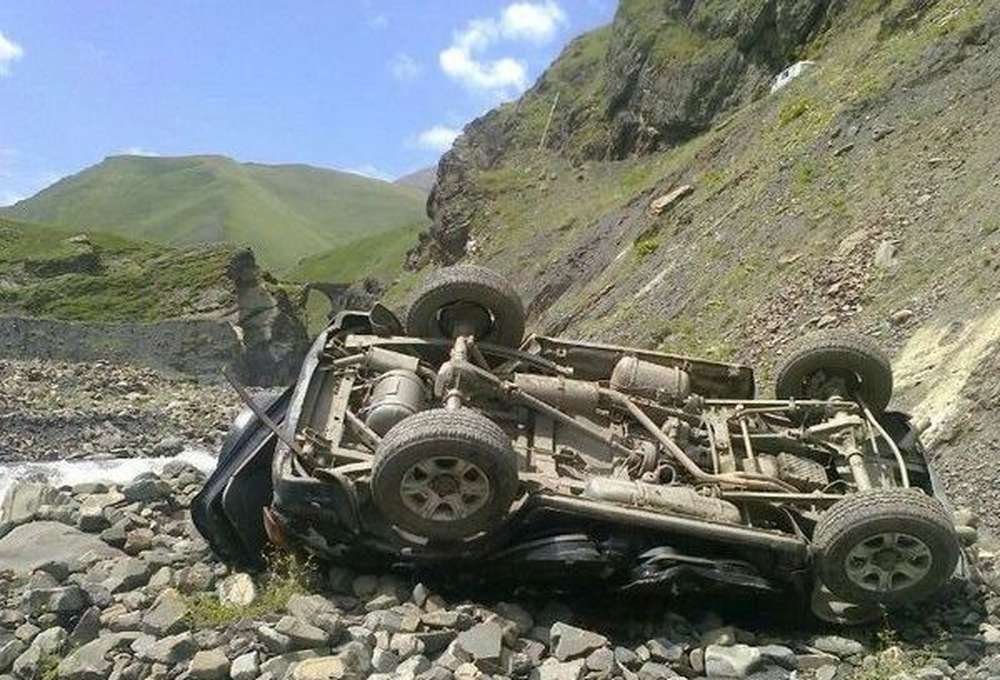 В Дагестане упал в пропасть УАЗ с 16 пассажирами