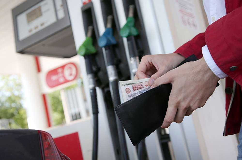 В летний период бензин подорожает на 6%