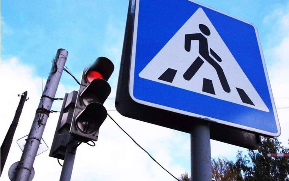 ДТП в Шымкенте: Полицейского сбили на пешеходном переходе