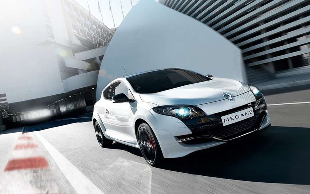 Полицейские Мадрида пересели на новенькие спорткары Renault Megane RS
