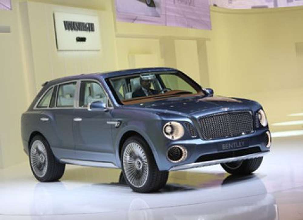 Шпионы впервые сфотографировали внедорожник Bentley
