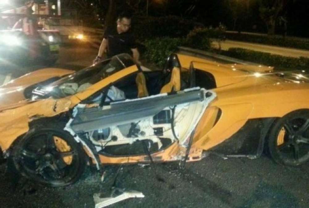 В Сингапуре разбился новый суперкар McLaren 650S Spider