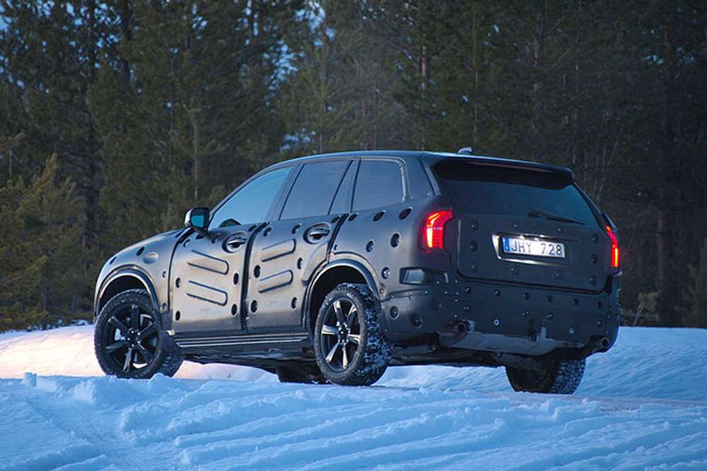 Новый Volvo XC90 попался фотошпионам