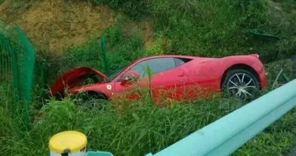 В Китае разбился суперкар Ferrari 458 Italia