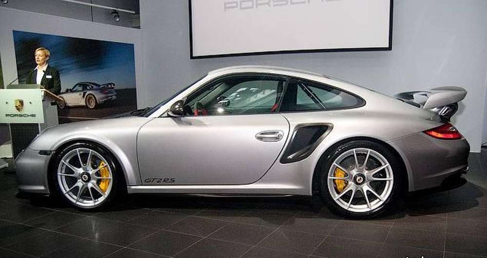 Дизайн самого быстрого Porsche 911 рассекретили на игрушечной машине