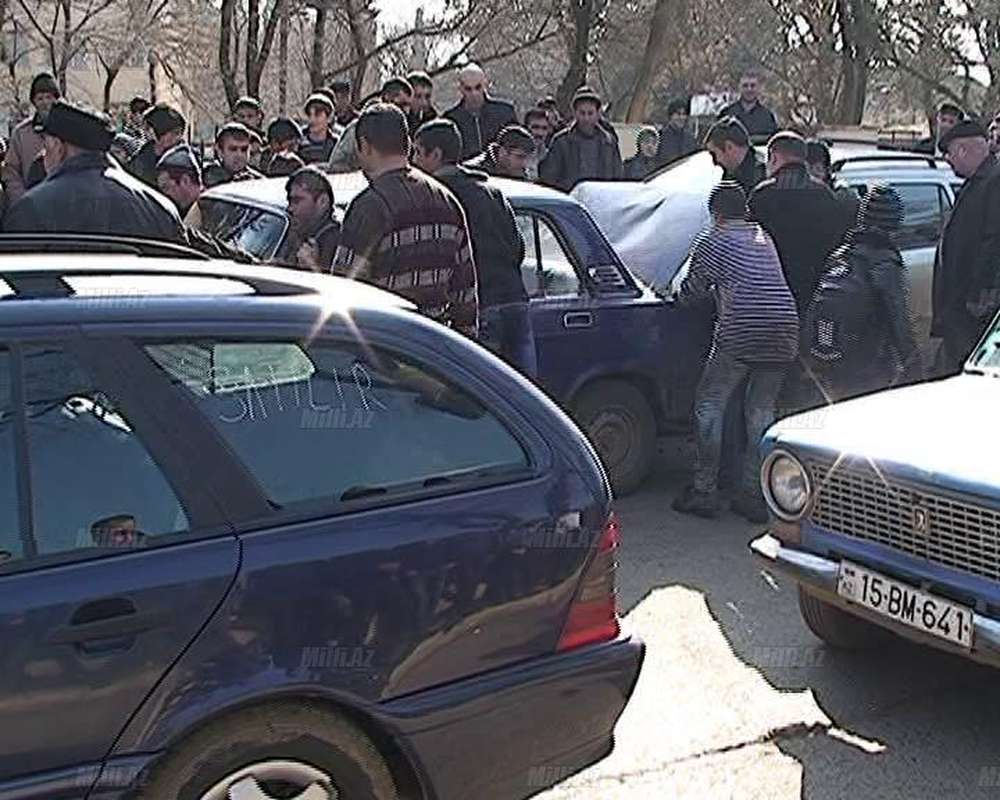 Проспект Гейдара Алиева стоит из-за аварии
