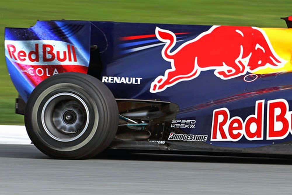 Моторхоумы Red Bull Racng и Renault Sport