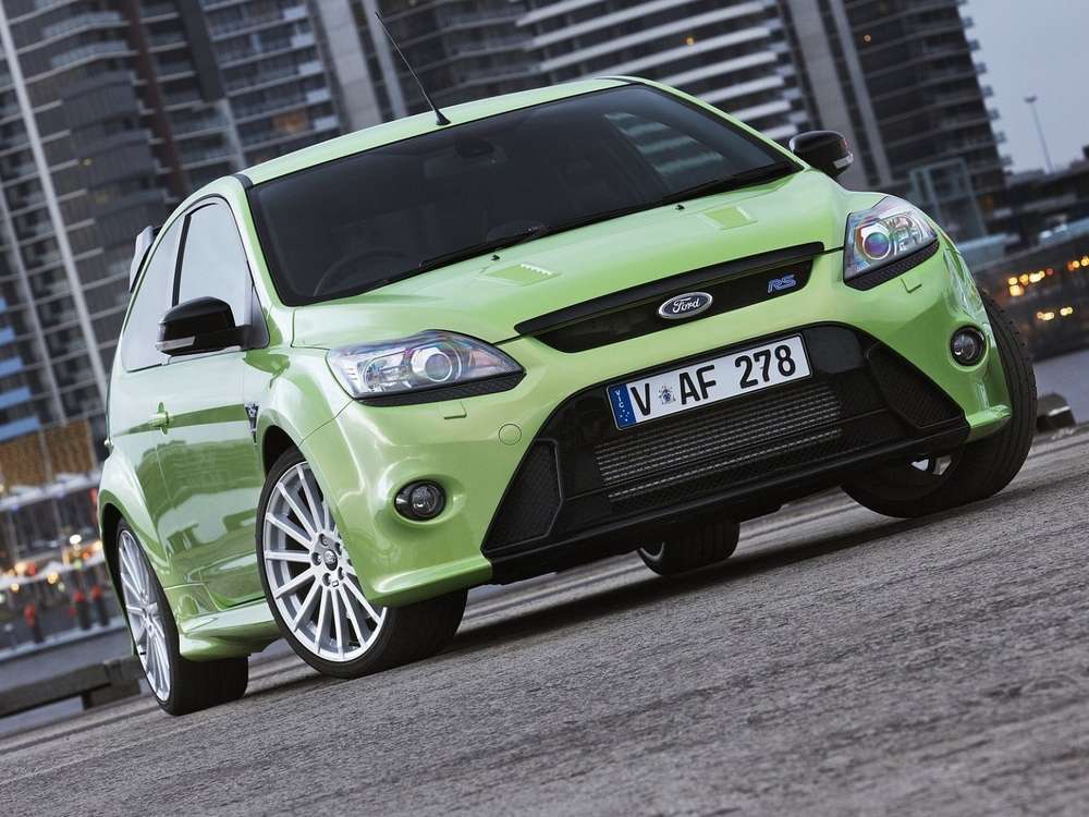 В Сети появились новые фотографии «заряженного» Ford Focus RS