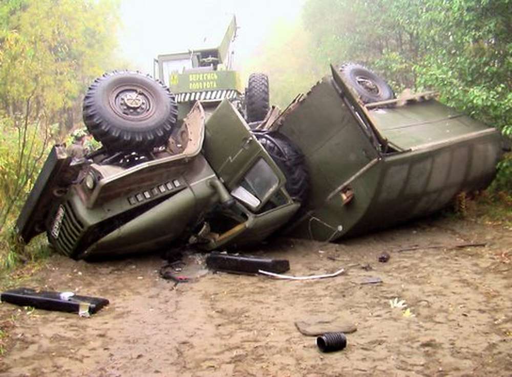 Азербайджанские военные попали в аварию