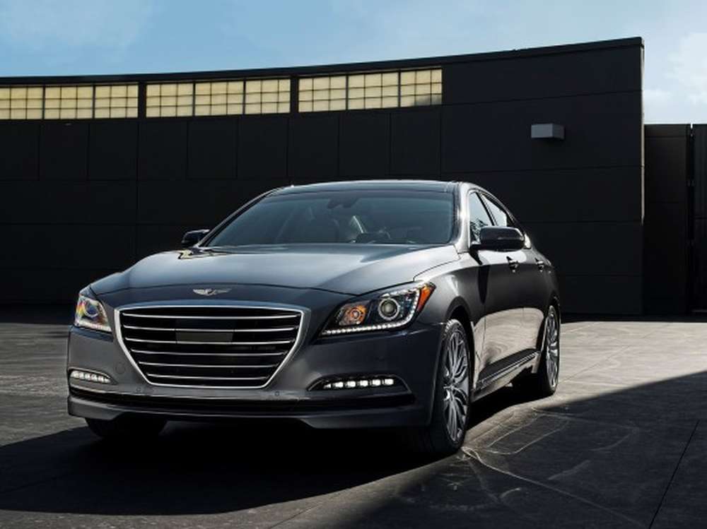 Hyundai научил седан Genesis тормозить перед спид-камерами