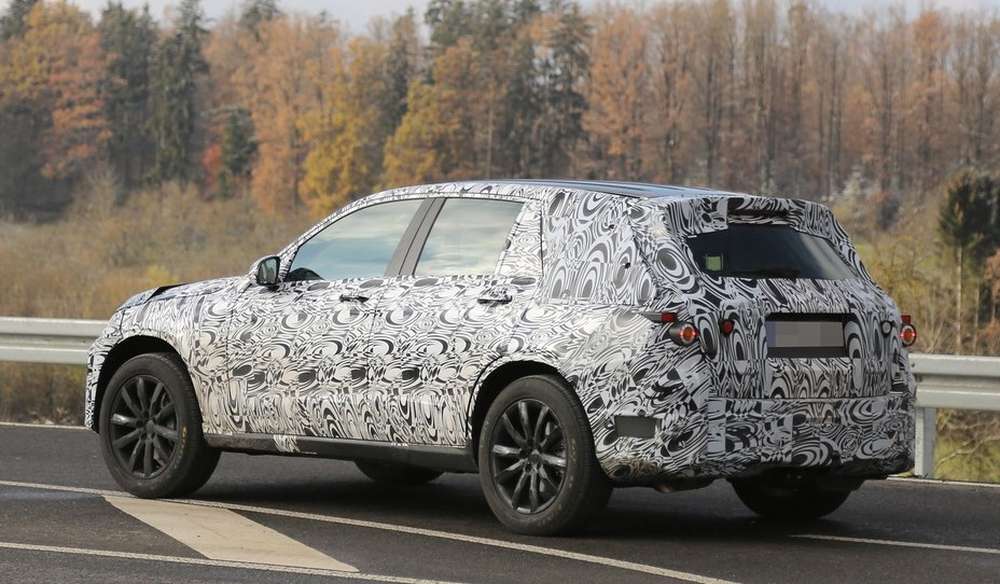 Обновлённый Mercedes-Benz GL заметили во время тестов