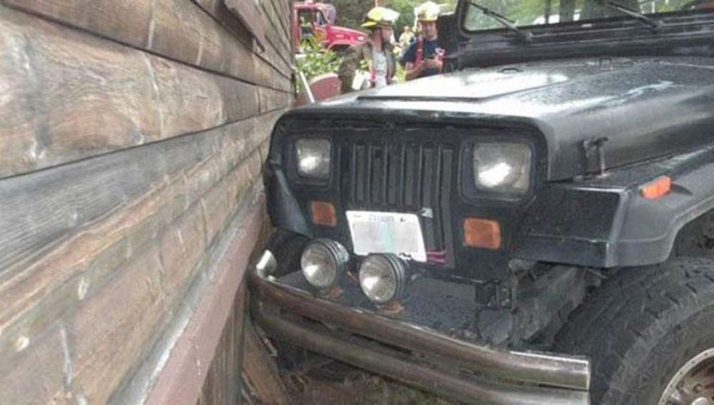 В США 3-летний мальчик разбил Jeep Wrangler своего отца