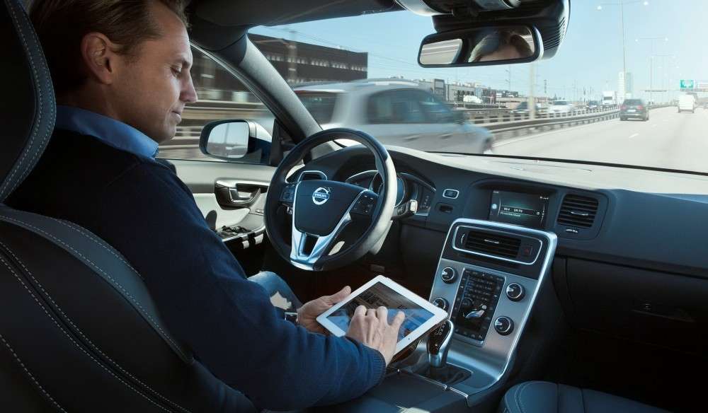 Британцам разрешат ездить на автомобилях с автопилотом с 2015 год