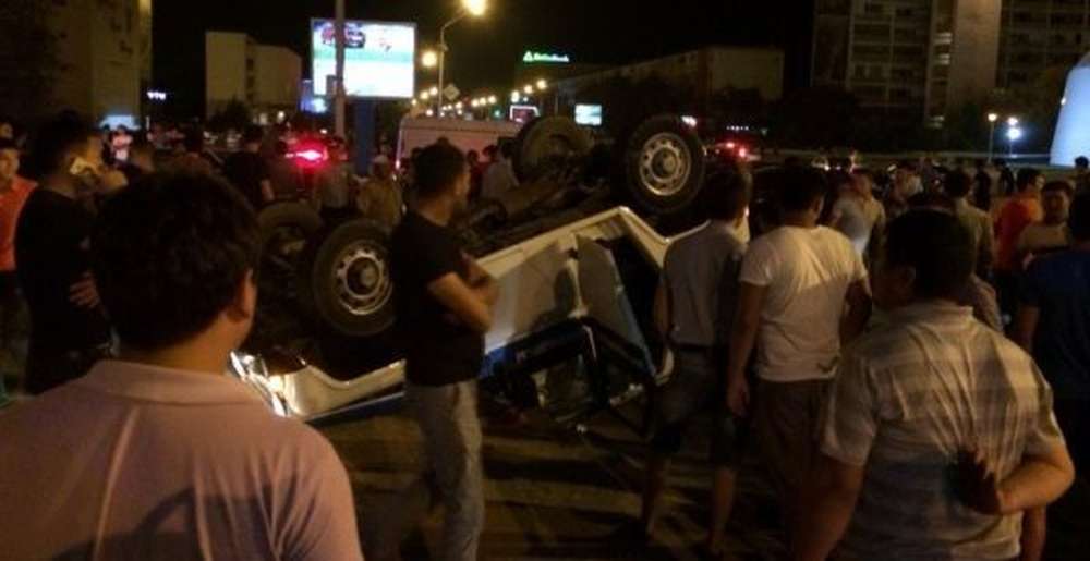 Полицейский автомобиль перевернулся в ДТП в Актау